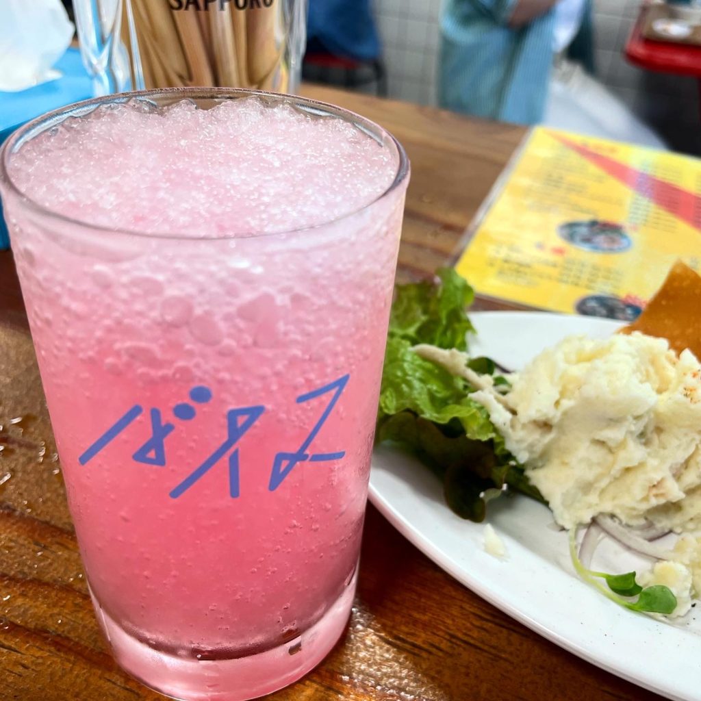 大阪「台風飯店」で台湾気分_一人三杯までのバイスと台風煮卵ポテサラ